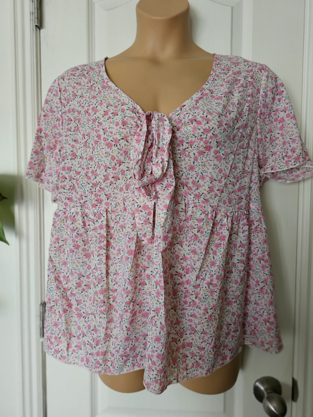 SHEIN  1x Pink Floral Tie-Neck Blouse